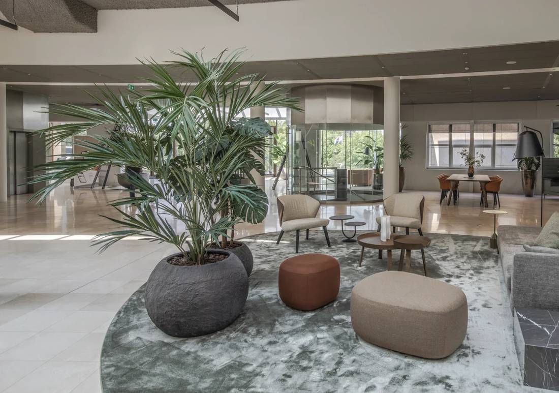 De lounge in het Landmark-gebouw in Arnhem